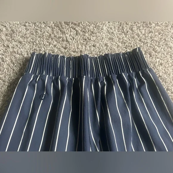 Lululemon Stretch Woven Ruffle-Waist Wide-Leg Cropped Pant Size XXS - Picture 2 of 13